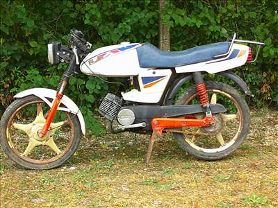 PUCH IMOLA RÉGI OLDTIMER GYORSASÁGI KISMOTOR NÉMET PAPIROKKAL TAPOLCÁN
