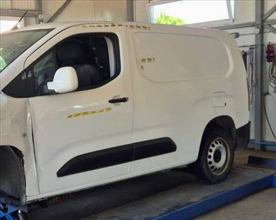 Opel Combo E, Citroen Berlingo 3, Peugeot Partner 3 bal oldalához  alkatrészek