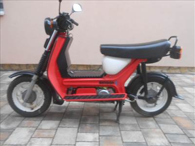 SIMSON SR 50 TIPUSÚ,GYÁRI 4 SEBESSÉGES  KISMOTOR KEVÉS KM-REL,ÉS 1. TULAJDONOSTÓL ELADÓ