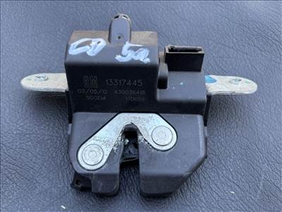 Opel Corsa D csomagtér ajtó zár 13317445