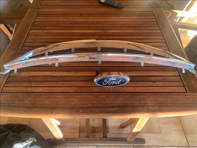 Ford Mondeo Mk3 2.0 16V TDCI Turnier Díszléc hűtőrács embléma