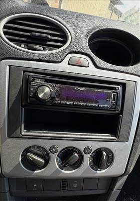 Ford Focus Mk2 1.6 TDCi Radio keret rádió köré 