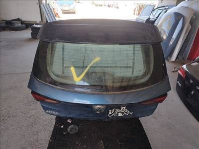 Opel Astra K csomagtérajtó üresen