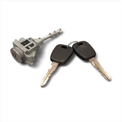 Suzuki Swift 2005-től Zárbetét Bal első utángyártott (82280-62811)