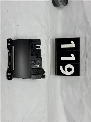 Audi A4 B8 A5 8T Q5 8R hamutartó szivargyújtó 8k0857951