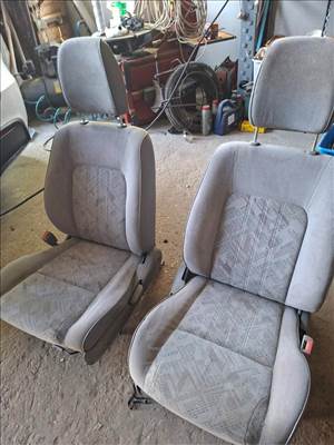 Mazda B2500 Ülés Szett Kárpíttal