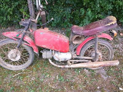 JAWA MUSTANG  (02. PIROS) NAGYON SZAKADT ÁLLAPOTBAN TAPOLCÁN ELADÓ