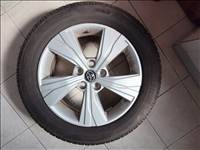  4x114.3mm 17" újszerű Toyota Corolla cross alufelni, rajta 215/60 újszerű Bridgestone téli gumi