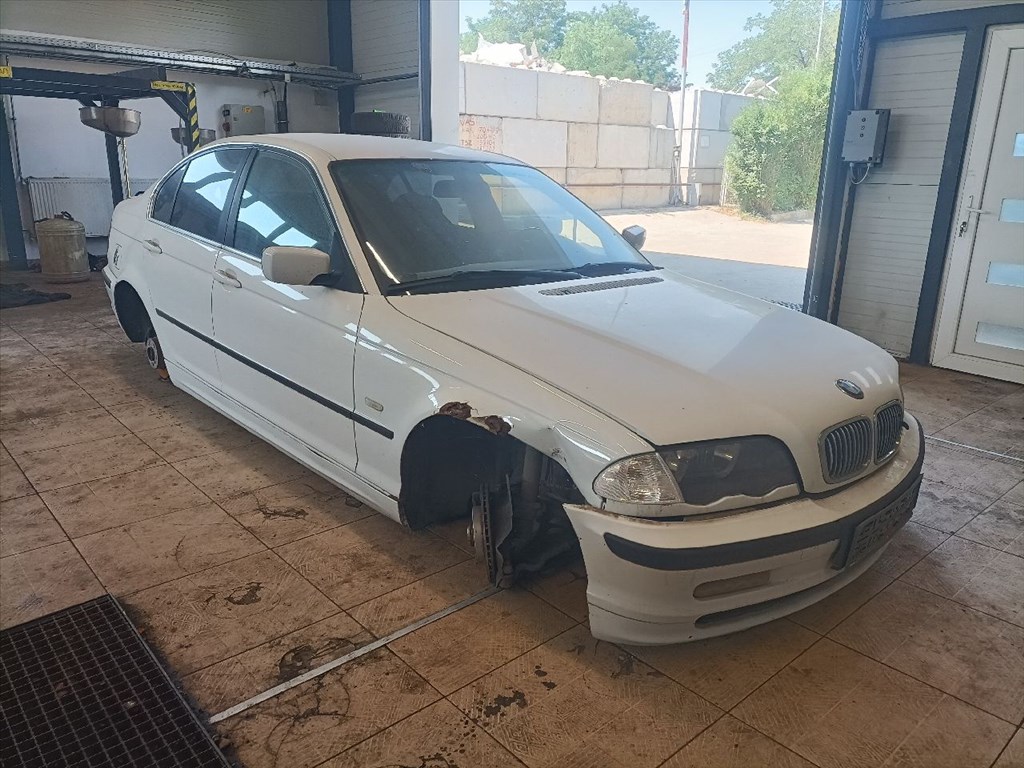 BMW 3 (E46) 320 i - Bontódik! 8. kép