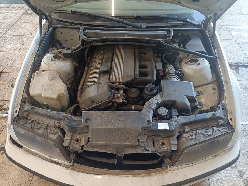 BMW 3 (E46) 320 i - Bontódik! 13. kép