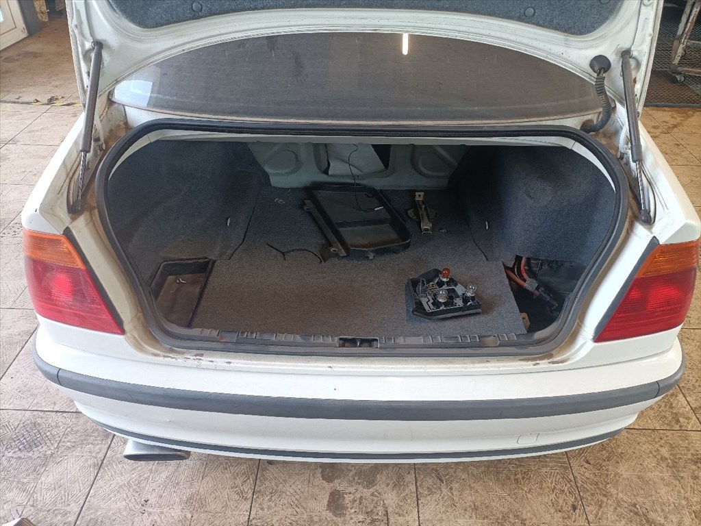 BMW 3 (E46) 320 i - Bontódik! 16. kép