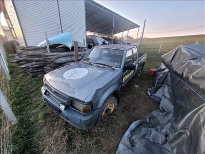 Mazda B 2500 bontásra egyben eladó