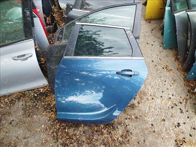 Opel Astra J kombi bal hátsó ajtó üresen
