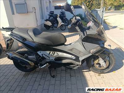 Gilera Nexus 500 nagyrobogó bontás