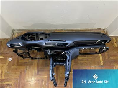 Peugeot 3008 II Műszerfal