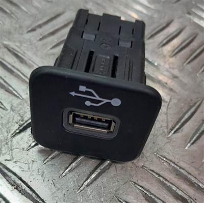 Jeep Renegade 1.6 Mjet USB 12 V egyenáram elektronikus vezérlőegység Mopar eredeti használt - 735600659