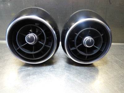 Audi A1 8X 1 darab eredeti középső légbefúvó 8X2820951 használt
