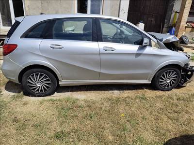 Mercedes B 200 (W246) bontott alkatrészei