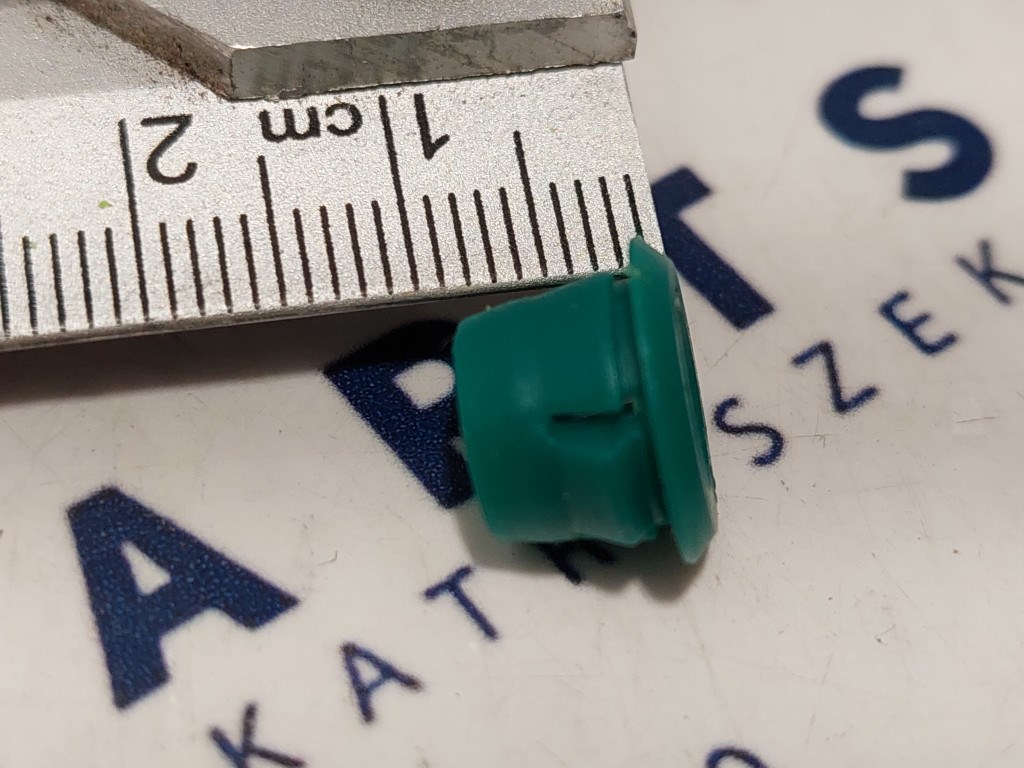 BMW E87 E30 E36 E46 E90 E28 E34 E60 E24 E32 E65 E83 X3 stb. külsõ küszöb gyári patent klipsz rögzítõhüvely 5. kép