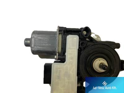 Volkswagen Golf VII Jobb hátsó ablakemelő motor 0130822694
