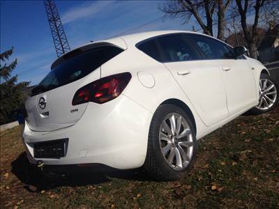 Opel Astra J diffúzor 