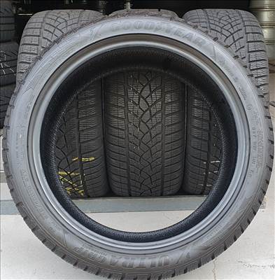 GoodYear UltraGrip 245/40 R18 téli gumi 4db    /T107.