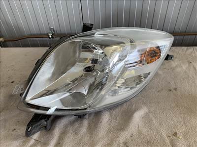 Toyota Yaris jobb fényszóró, 2 javított fül 811100d120