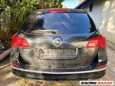 Opel Astra J Motorháztető / Ajtó / Csomagtérajtó / Visszapillantó / Lökhárító / Vágott karosszéria