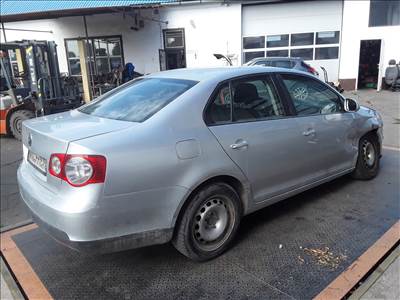 Volkswagen Jetta V 1.6 Generátor 