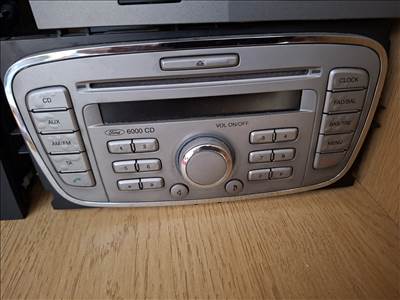 Ford Focus mk2  gyári rádió eladó.