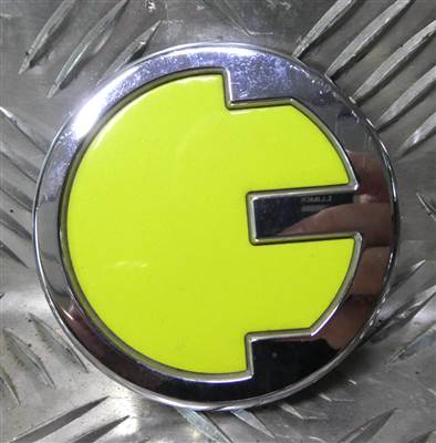 Mini Cooper SE elektromos F55 F56 F60 első hűtőrács embléma használt
