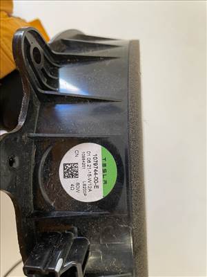 Tesla Model 3 / Model Y hangszóró