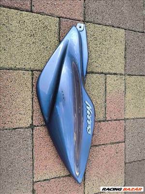 Yamaha Aerox ülés alatti idom jobb