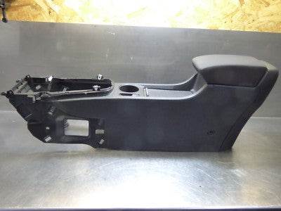 Opel Astra J 1.7 CDTI eredeti használt - középkonzol kartámasz 13317404T | 13317404 T