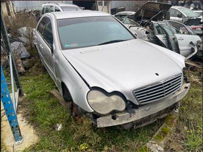 Mercedes C 270 (W203) bontott alkatrészei