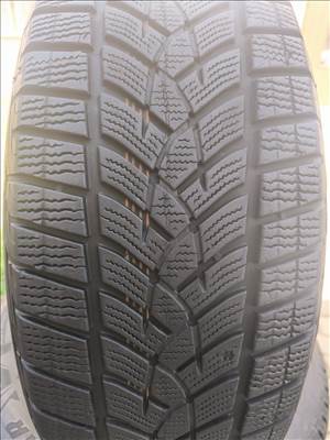  235/6018" újszerű Goodyear téli gumi gumi