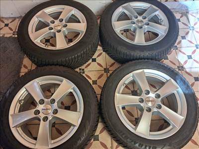  5x114.3 lyukosztású 16" Dezent alufelni, rajta 205/55 újszerű téli gumi szenzorral