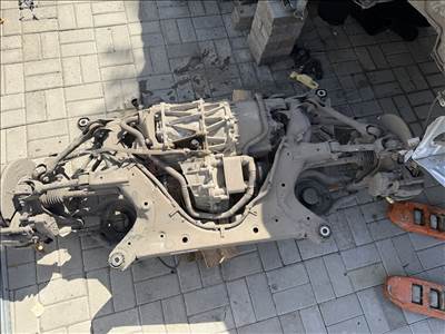 Tesla Model 3 bölcső hajtomotorral