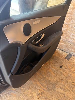 Mercedes W213 Jobb Első Ajtó Kárpit