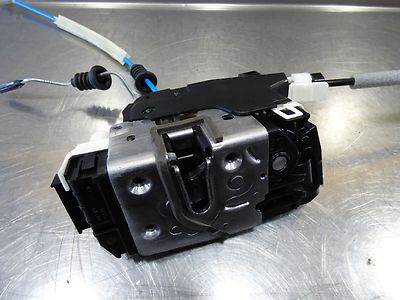 Mercedes-Benz A-osztály W176 bal hátsó ajtózár A2047303535 használt