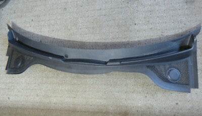Audi Q3 8U 2011-2018 első szélvédő alatti burkolat 8U2819403 használt
