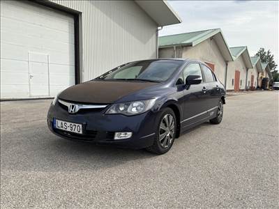 Honda Civic VIII bontott alkatrészei vagy egyben bontásra eladó