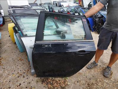 Opel Astra J bal hátsó ajtó üresen 