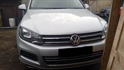Volkswagen Touareg II (CRC) bontott alkatrészei
