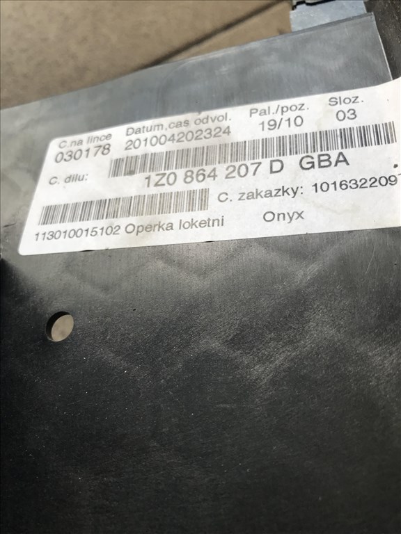 Skoda Octavia II könyöklő 1Z0864207D 2. kép