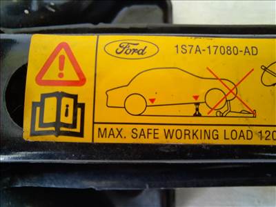 Ford Mondeo gyári autóemelő
