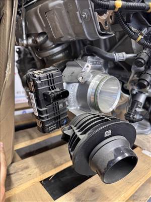 BMW 3-as sorozat, 5-ös sorozat, 7-es sorozat, X3,  X6,  X5 B57D30A új Gyári Turbó 8584218