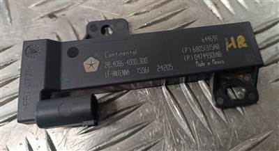 Jeep Grand Cherokee WK2 hátsó rádióantenna-modul eredeti használt - 68051315AB