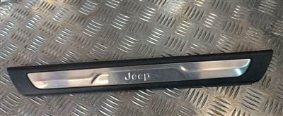 Jeep Grand WK2 első küszöbdíszléc P1NC81DX9AB eredeti használt - Cherokee