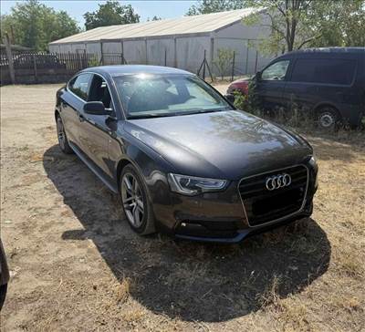 Audi A5 (B8 - 8T) (B8 - 8T) bontott alkatrészei CGLC motorkód LZ7L színkód Automata